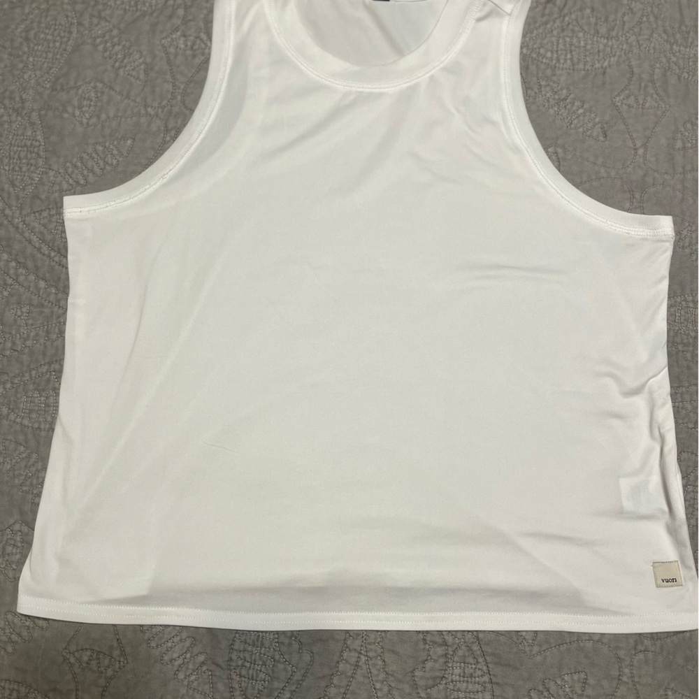 Vuori energy tank, size large, white.